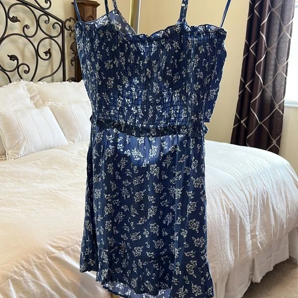 Floral Sleeveless Mini Dress - Picture 4 of 9